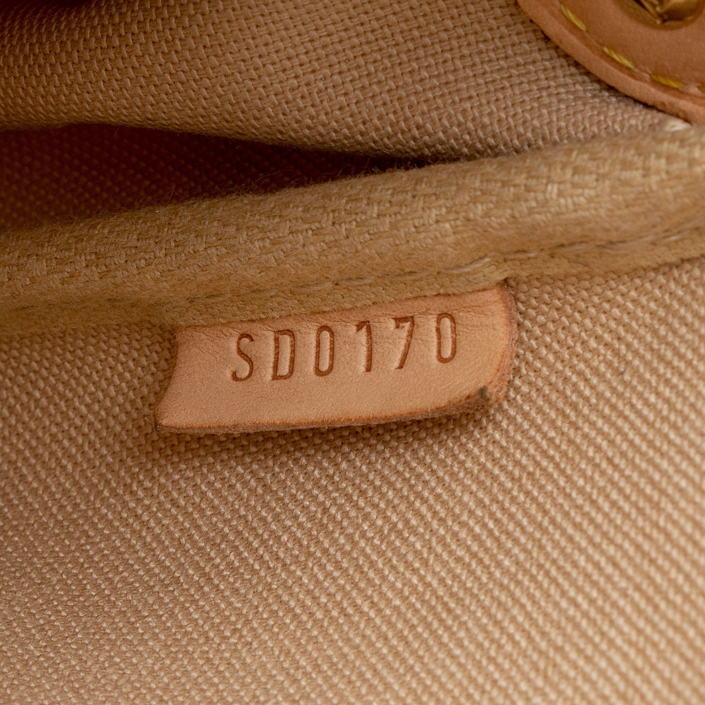 Louis Vuitton Damier Azur Eva Clutch (SHF-v5xd3A)