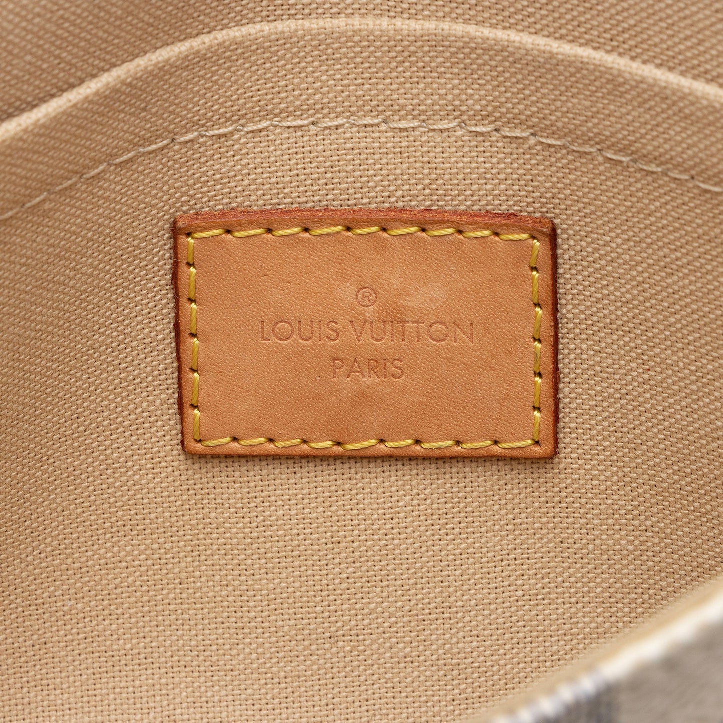 Louis Vuitton Damier Azur Favorite PM Shoulder Bag (SHF-X2z2Cs)