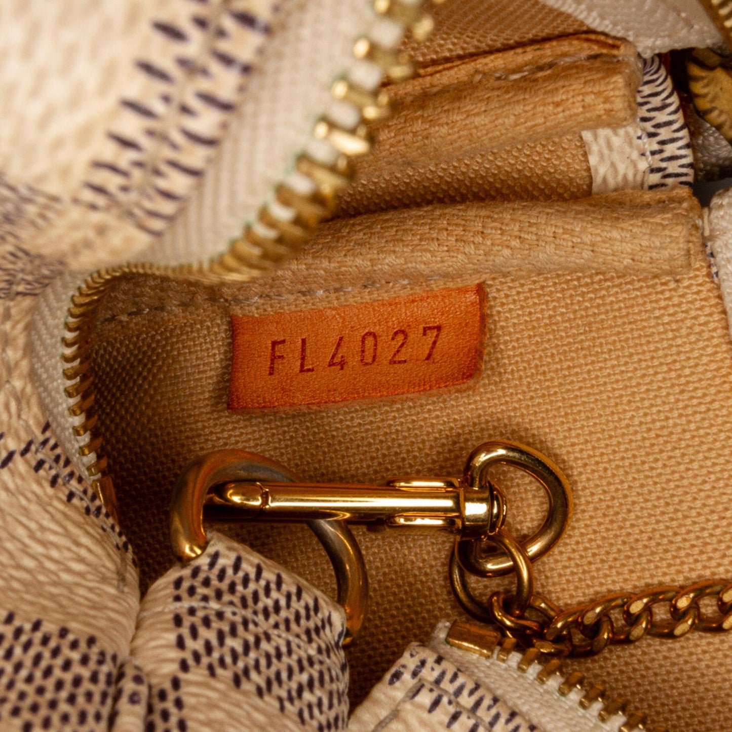 Louis Vuitton Damier Azur Mini Pochette Accessoires (SHG-Pdui6G)