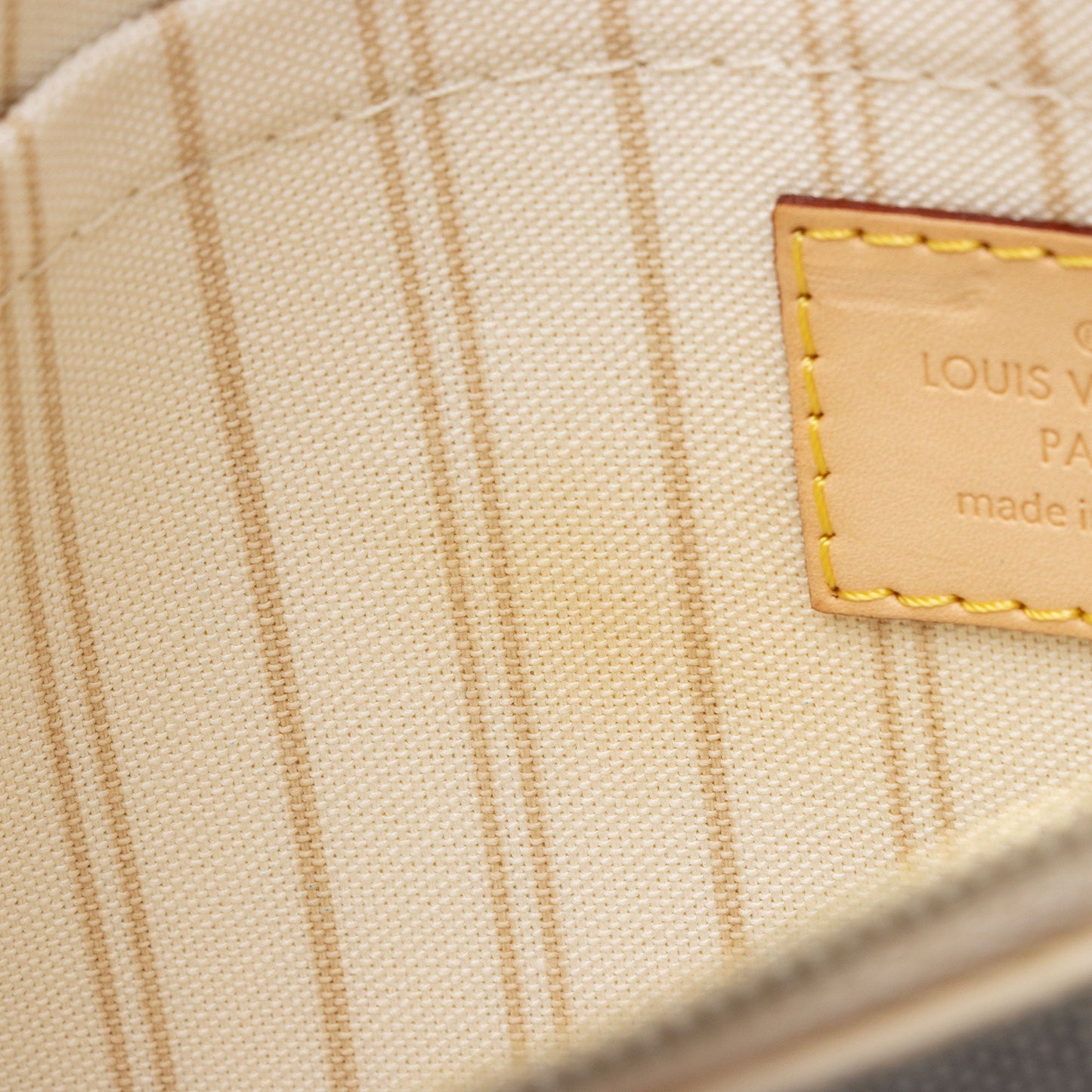 Louis Vuitton Damier Azur Neverfull MM Pochette (SHF-H3DCSl)