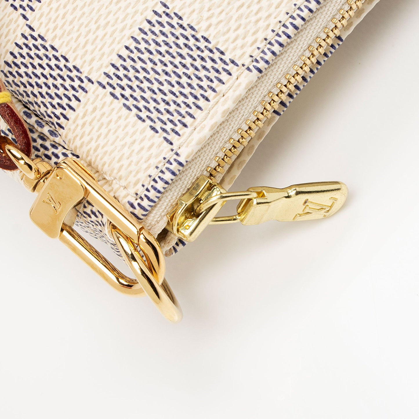 Louis Vuitton Damier Azur Pochette Accessoires (SHF-qHBRks)