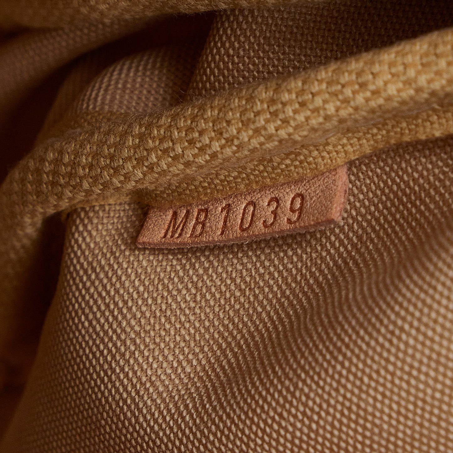 Louis Vuitton Damier Azur Saumur (SHG-06Eeks)