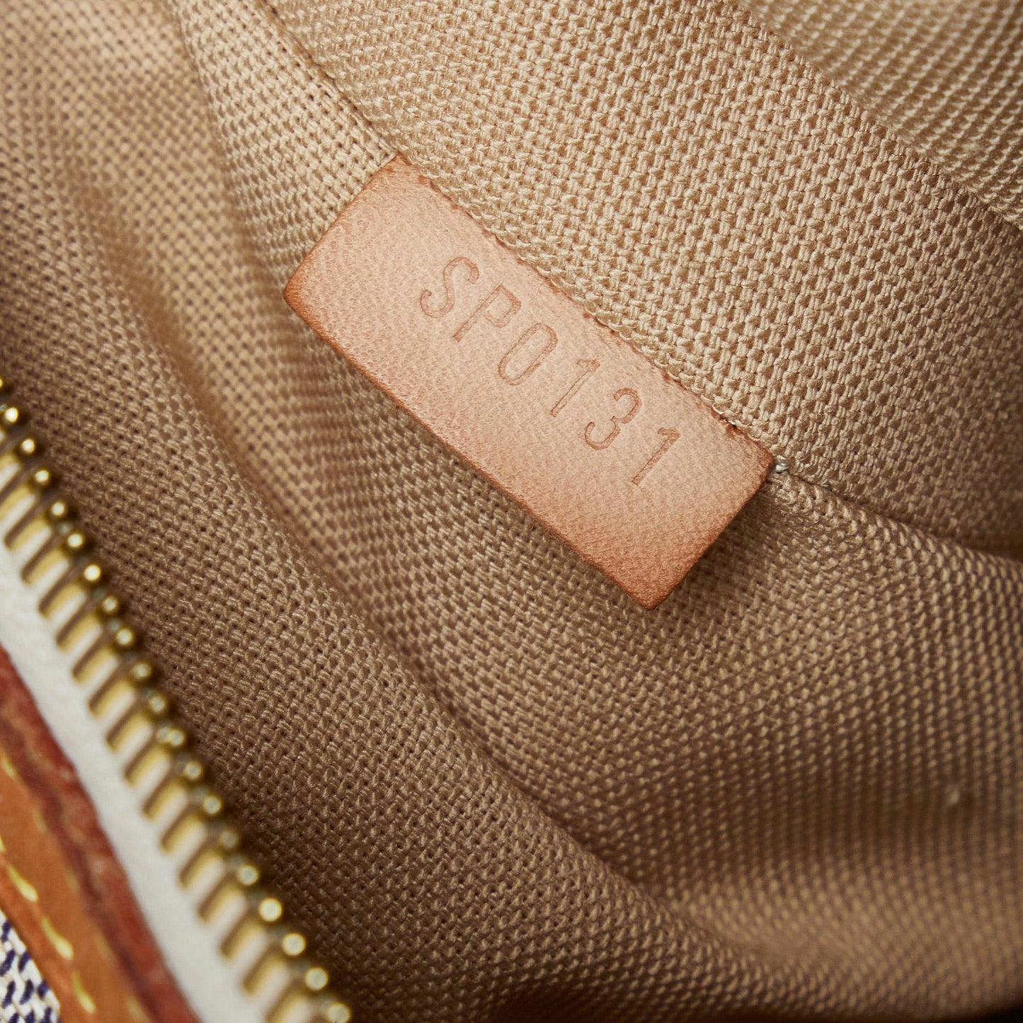 Louis Vuitton Damier Azur Siracusa GM (SHG-rgamPl)