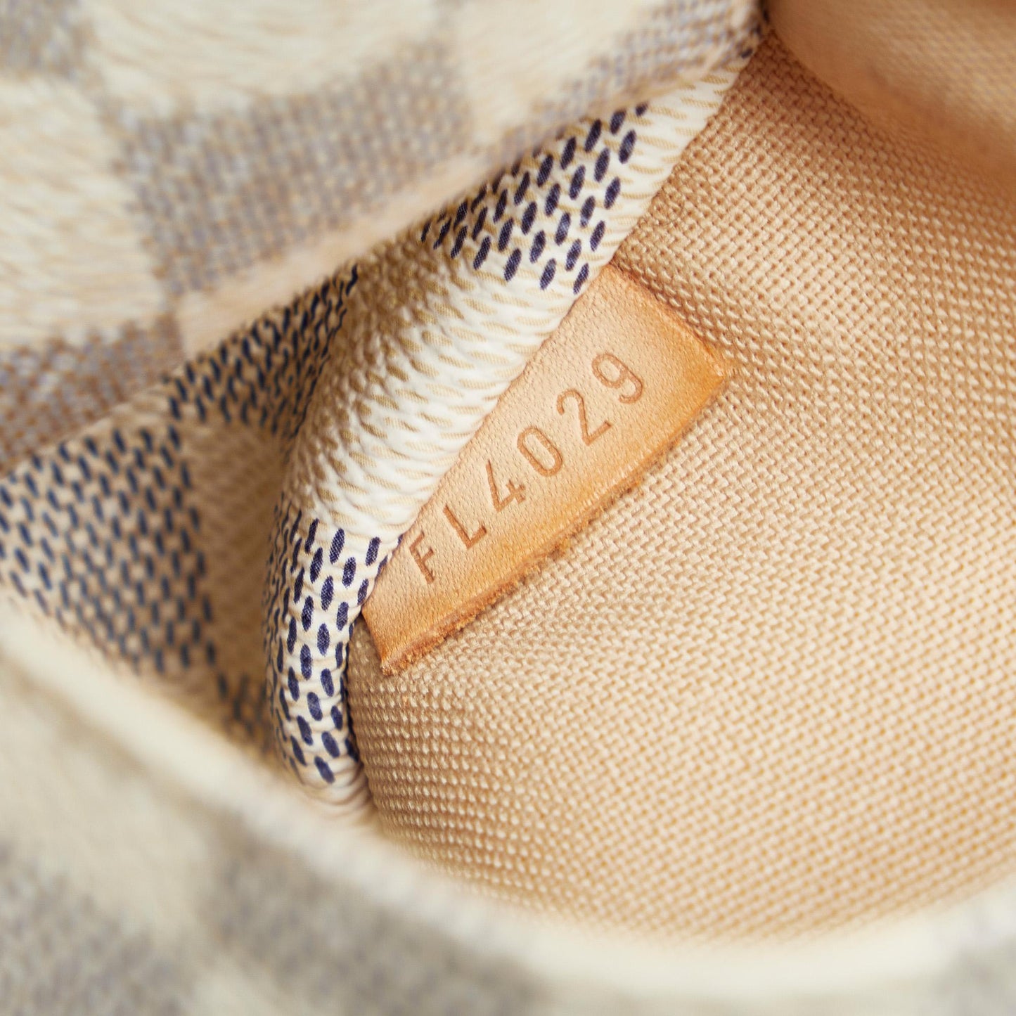 Louis Vuitton Damier Azur Totally PM (SHG-Y525Bi)