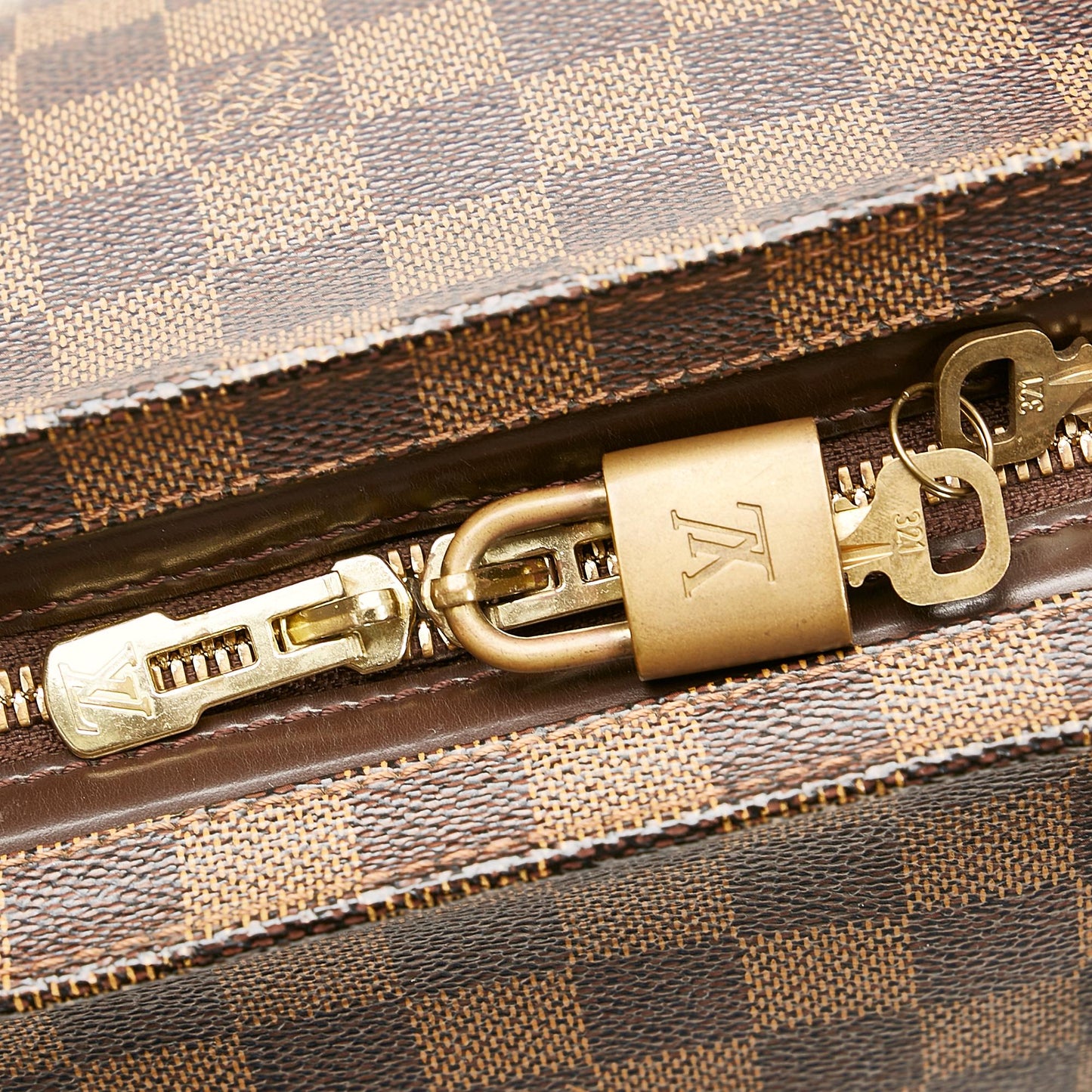 Louis Vuitton Damier Ebene Chelsea (SHG-GooKim)