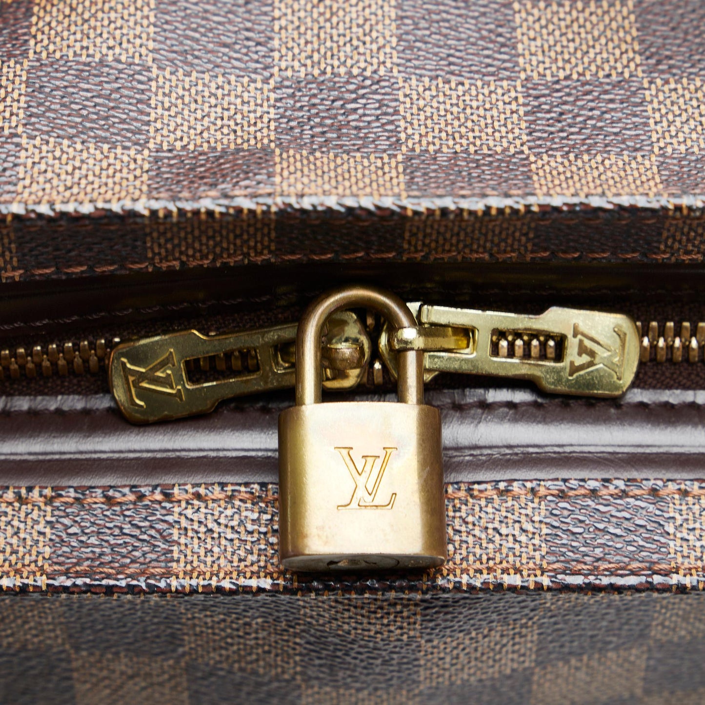 Louis Vuitton Damier Ebene Chelsea (SHG-FzfAxr)