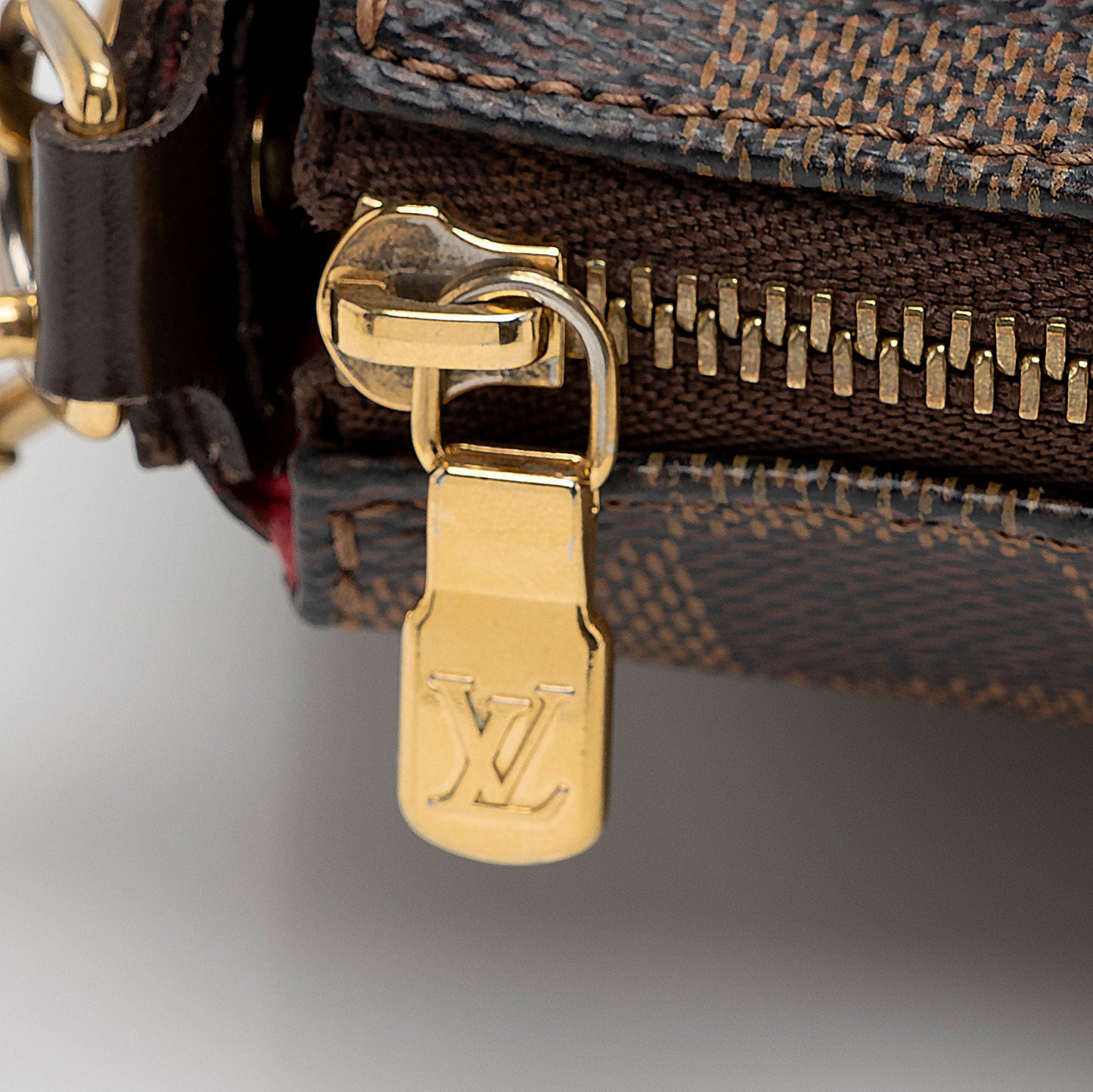 Louis Vuitton Damier Ebene Eva Clutch (SHF-qSPZyJ)