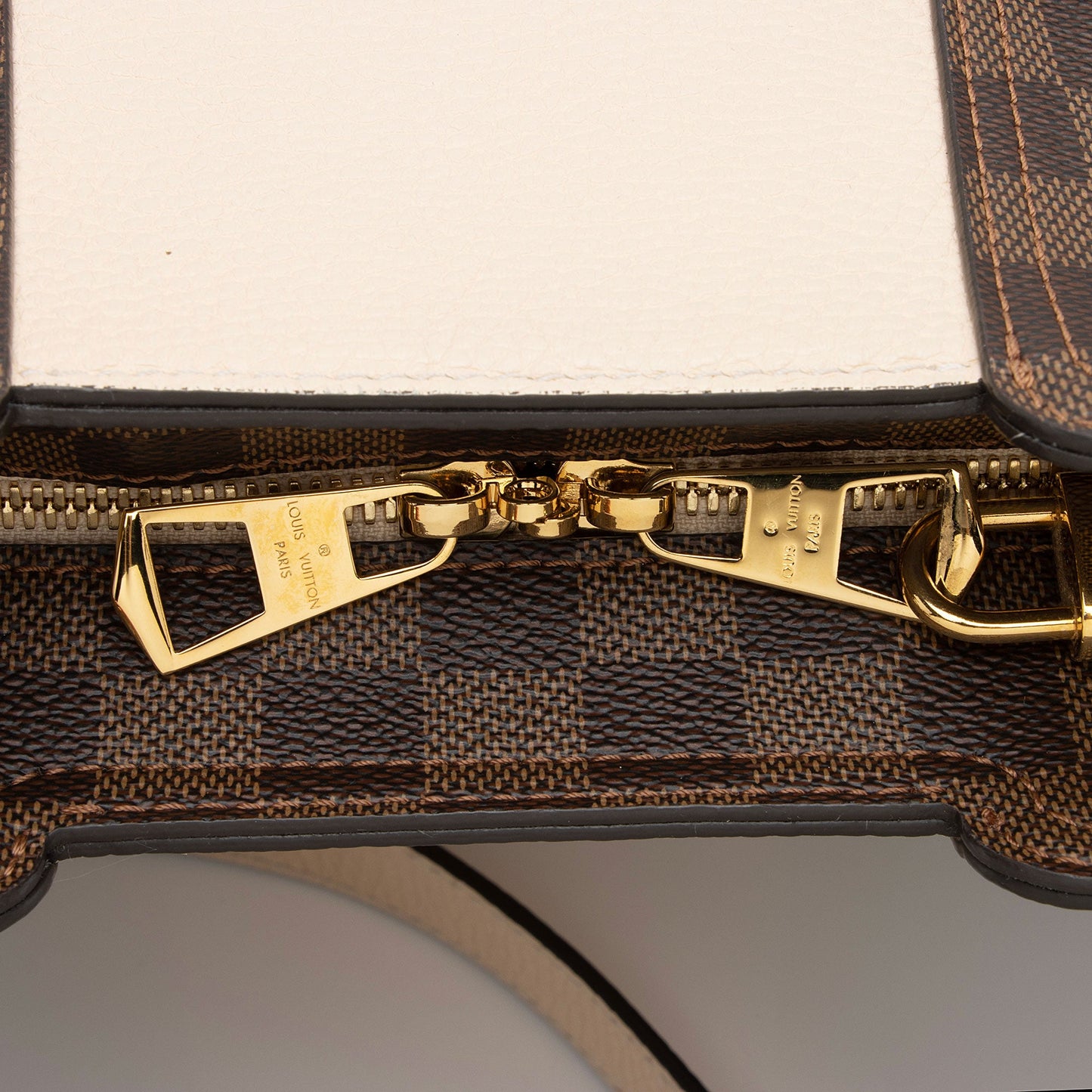 Louis Vuitton Damier Ebene Jersey Tote (SHF-njZMjN)