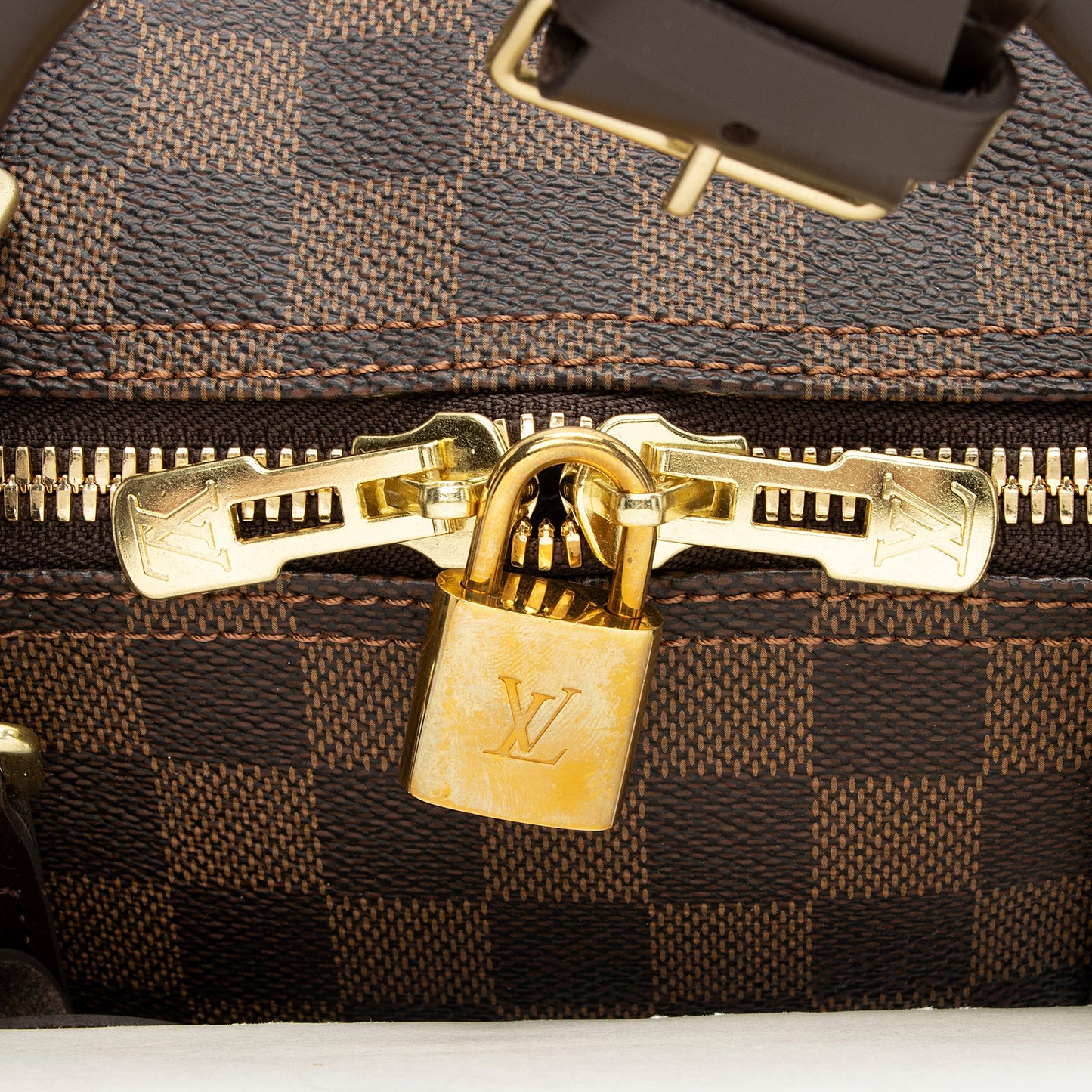 Louis Vuitton Damier Ebene Keepall Bandouliere 55 Duffle Bag (SHF-23762)