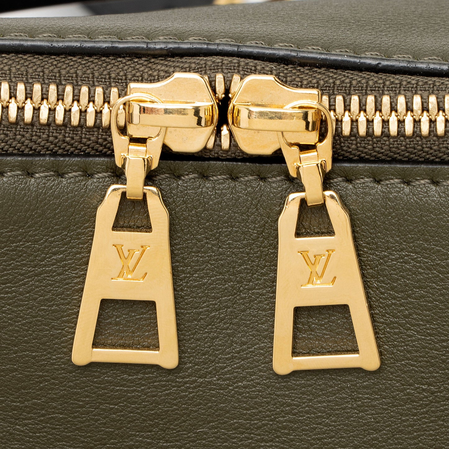 Louis Vuitton Damier Ebene Maida Hobo