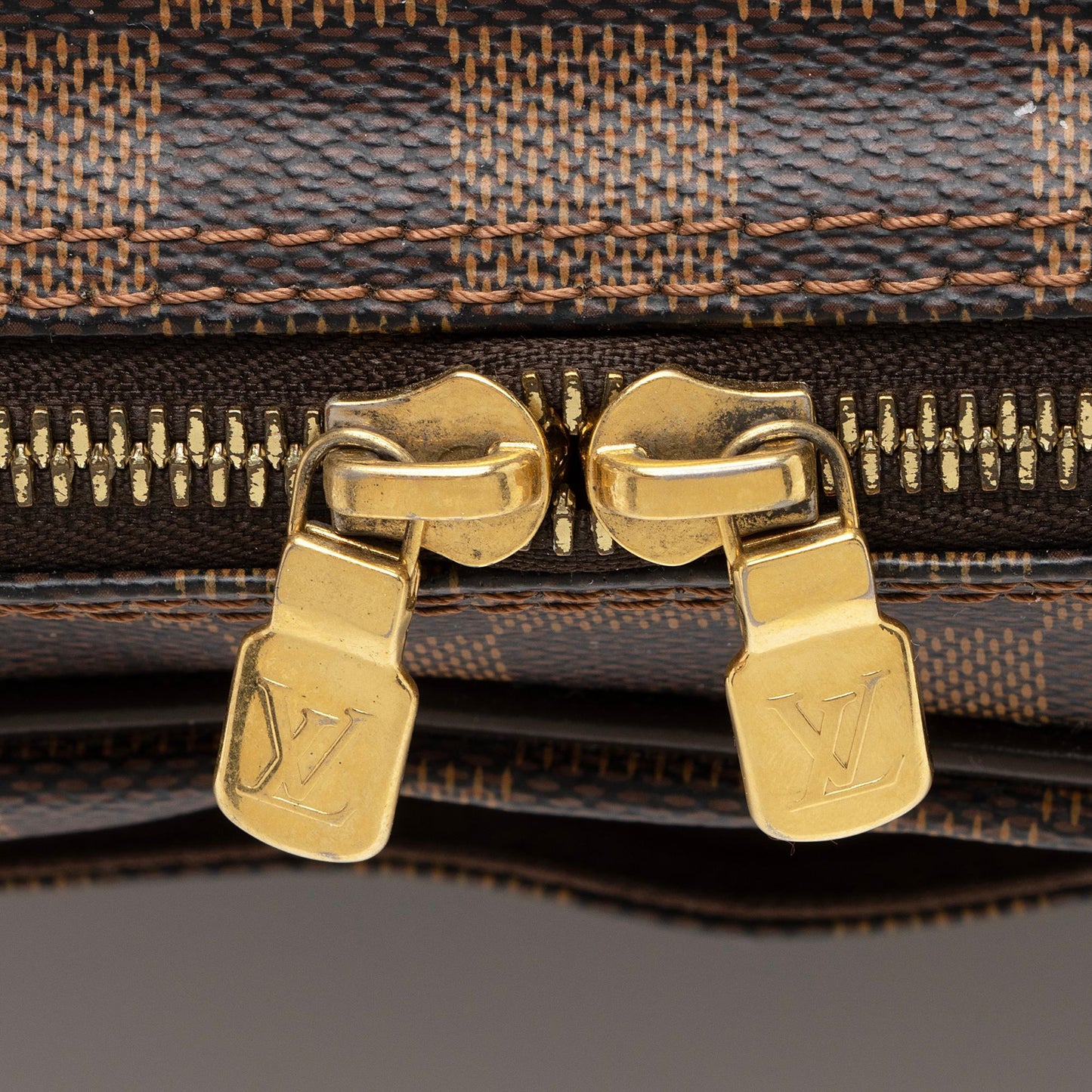 Louis Vuitton Damier Ebene Shelton MM Messenger Bag (SHF-ceHbG0)