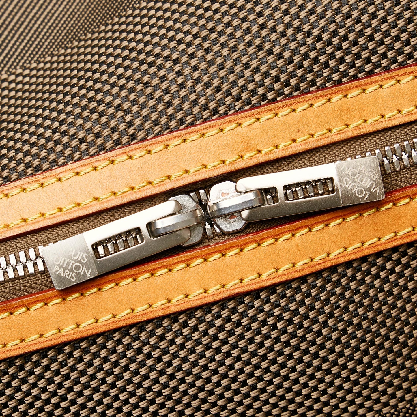 Louis Vuitton Damier Geant Explorateur (SHG-34463)