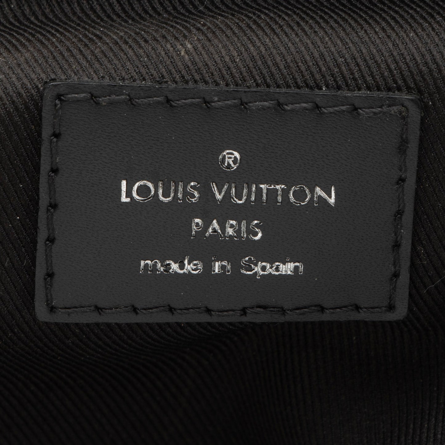Louis Vuitton Damier Graphite Avenue Sling Bag (SHF-tXtE3t)