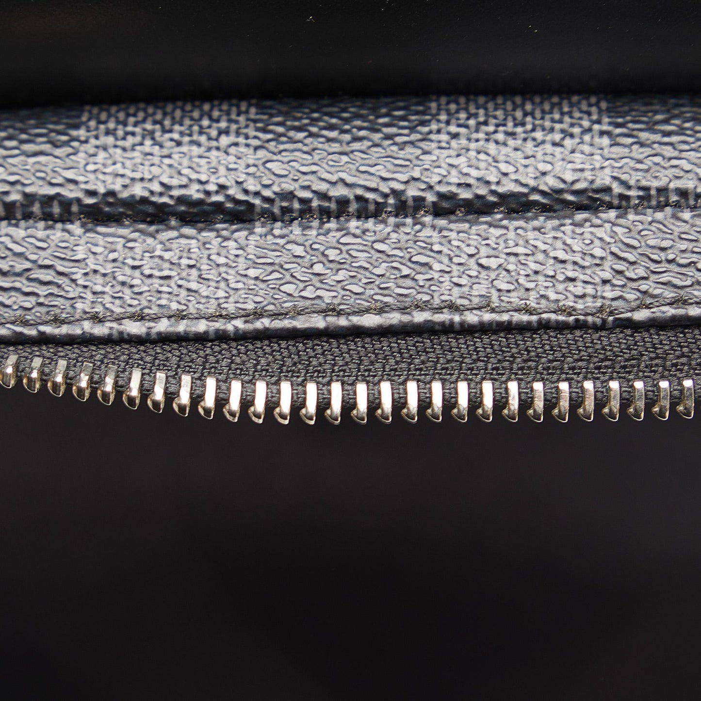 Louis Vuitton Damier Graphite Avenue Sling (SHG-WbgFis)