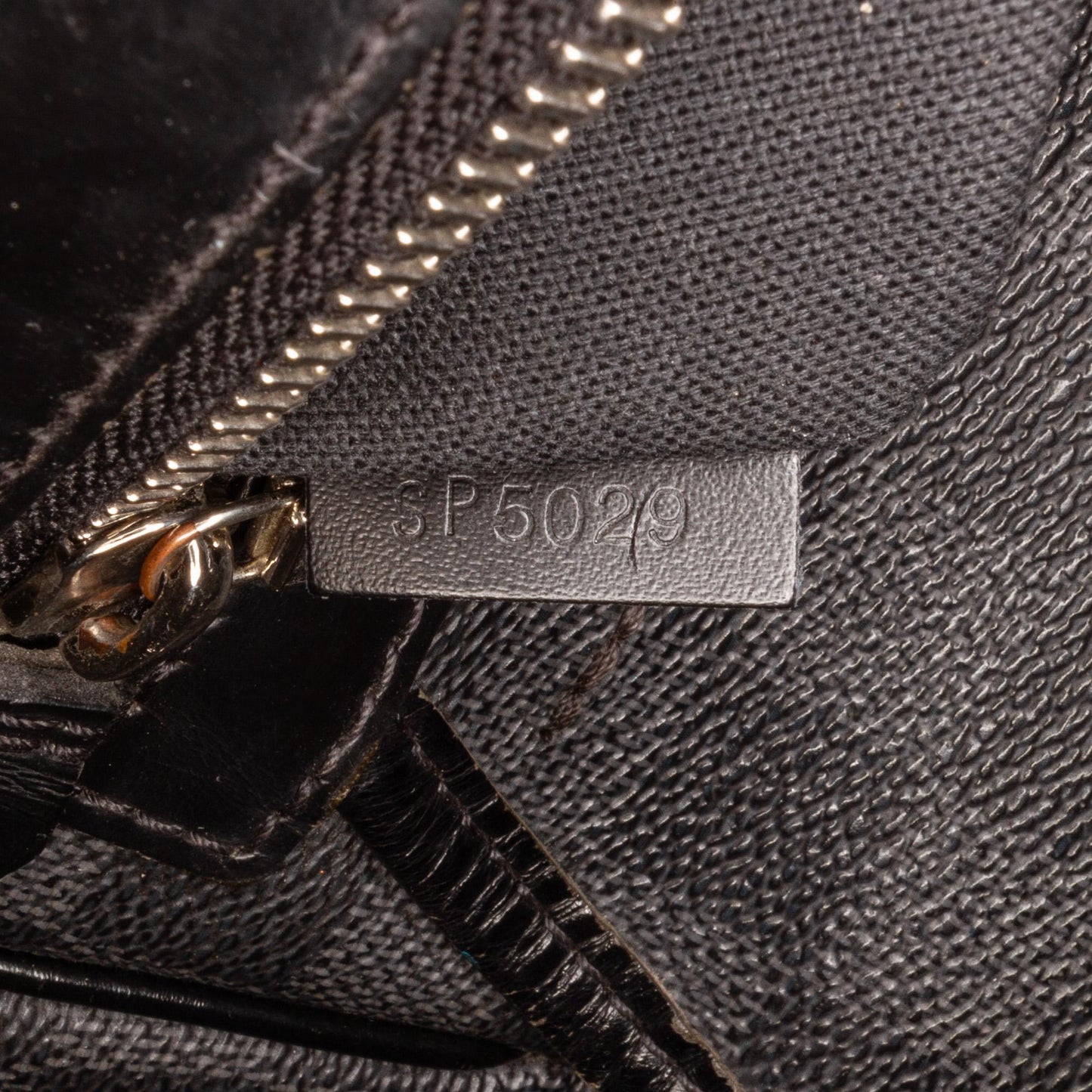 Louis Vuitton Damier Graphite Daniel GM (SHG-dCWJ3D)