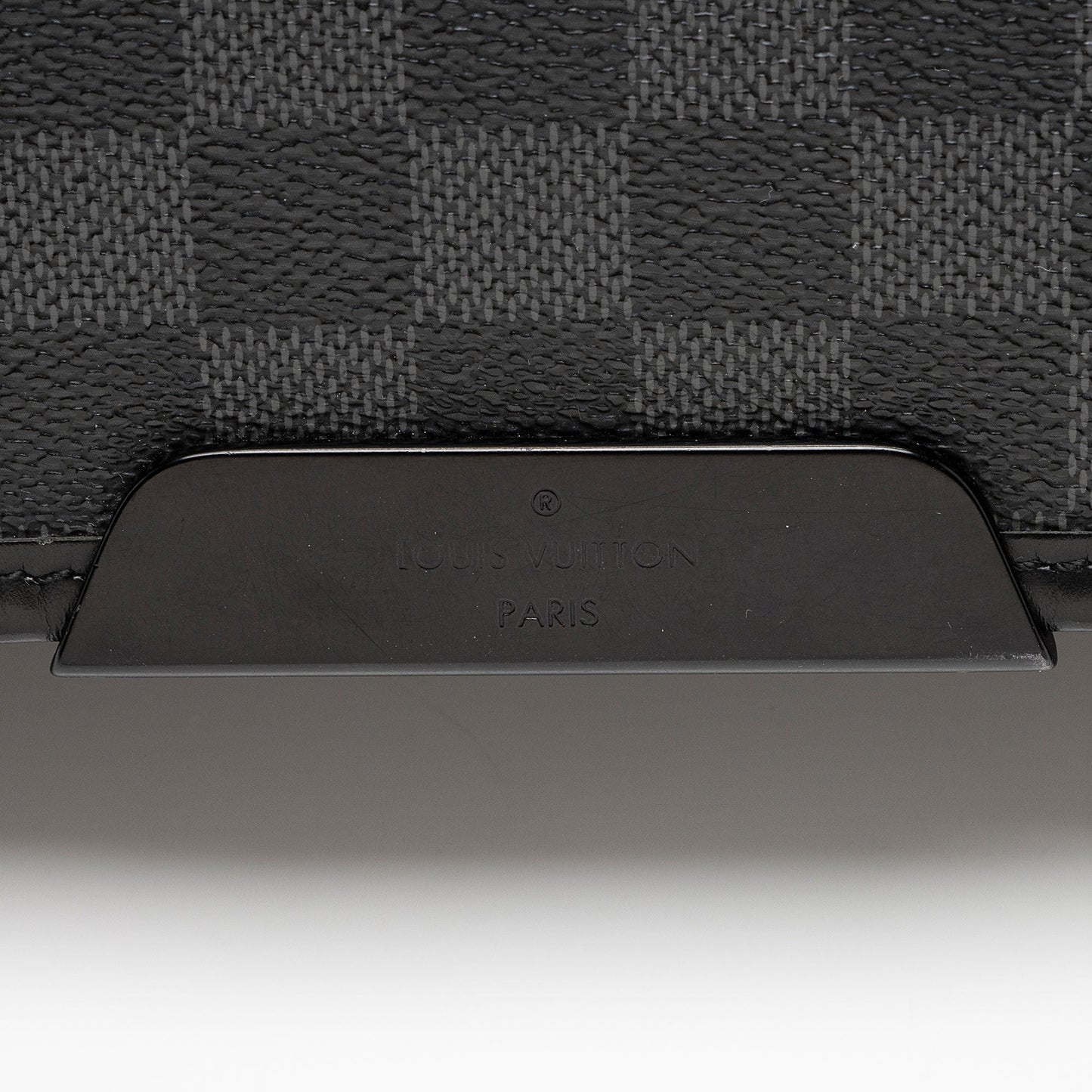 Louis Vuitton Damier Graphite Daniel MM Messenger (SHF-gXB02D)