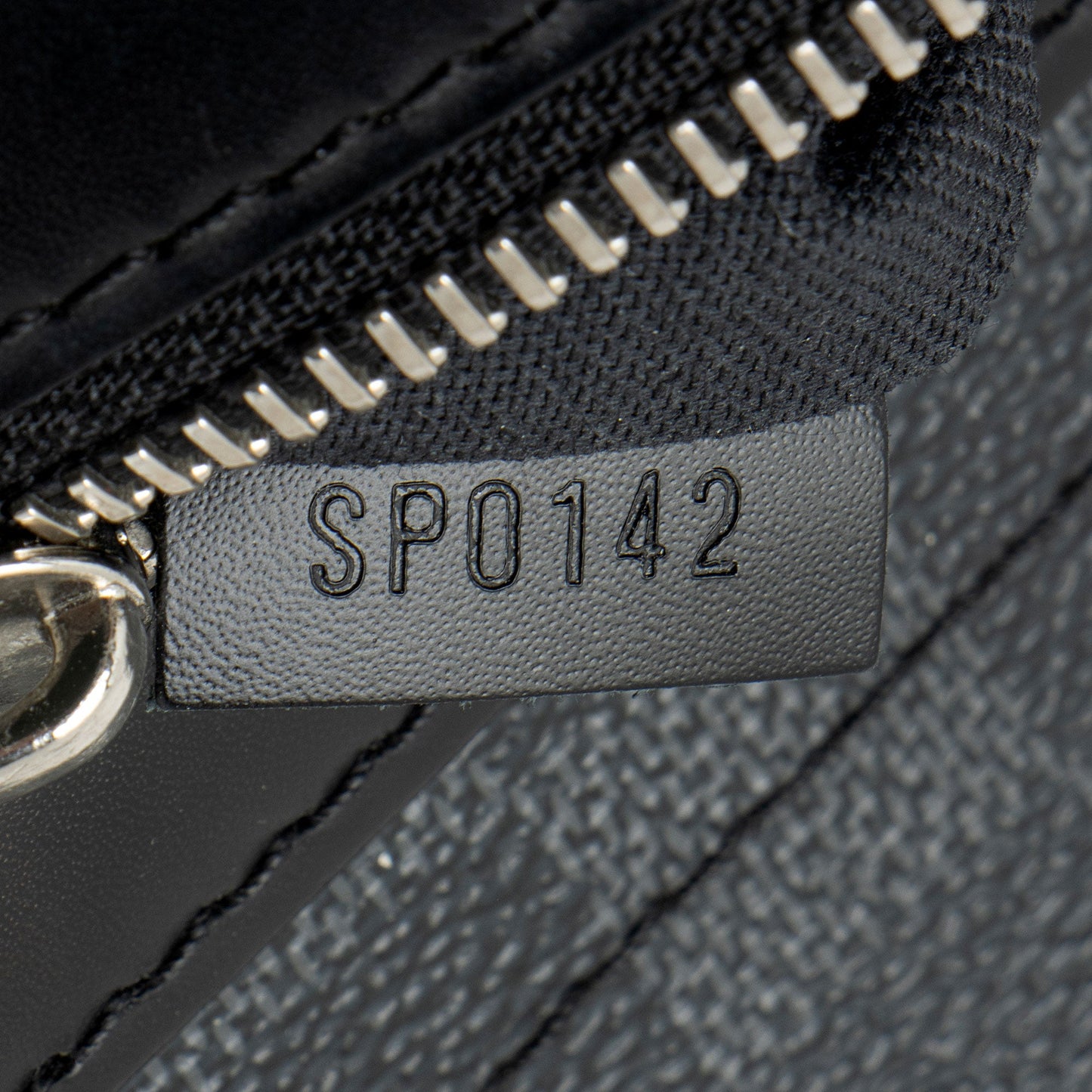 Louis Vuitton Damier Graphite Daniel MM Messenger