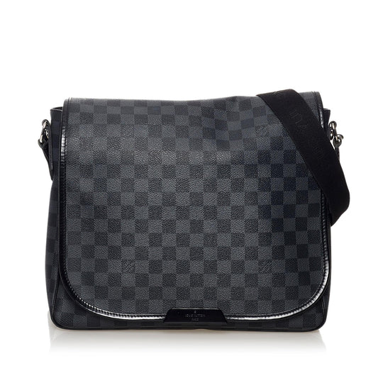 Louis Vuitton Damier Graphite Daniel MM (SHG-31379)