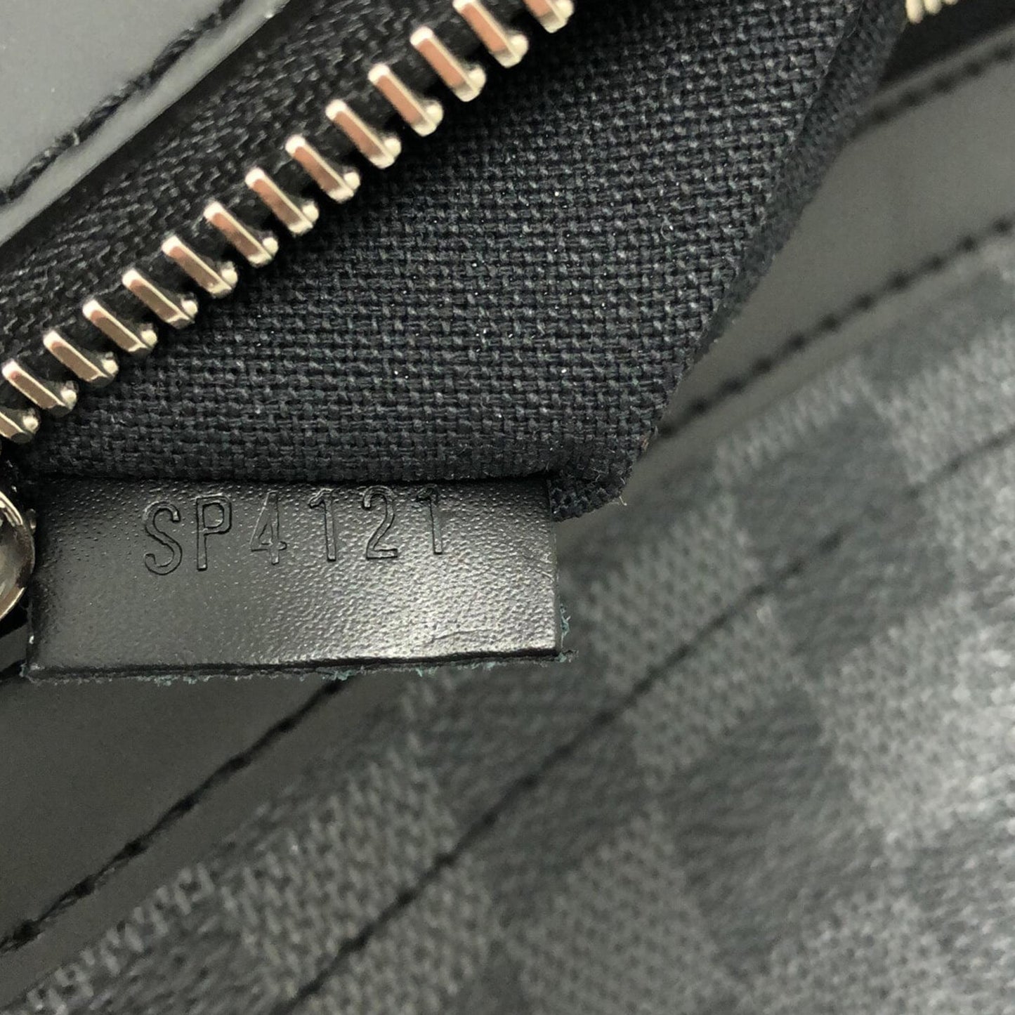 Louis Vuitton Damier Graphite Daniel MM (SHG-54I32u)