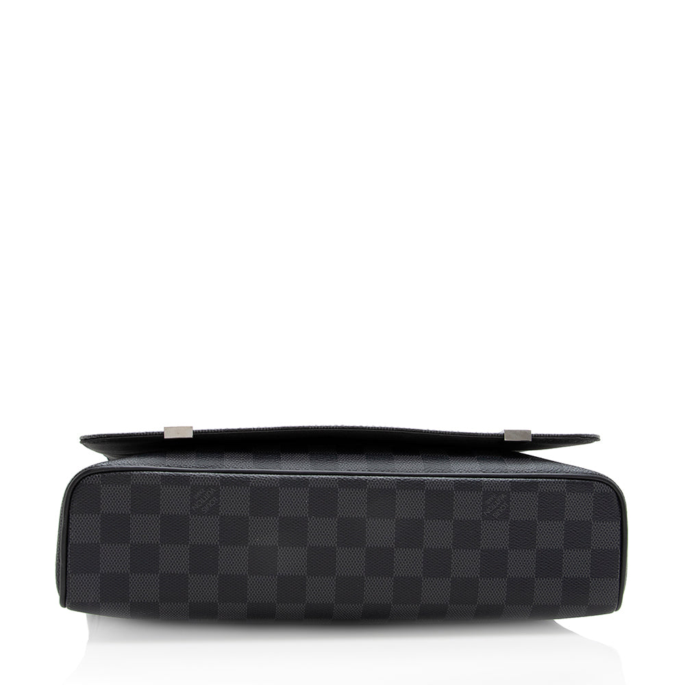 Louis Vuitton Damier Graphite District MM Messenger Bag (SHF-19605)