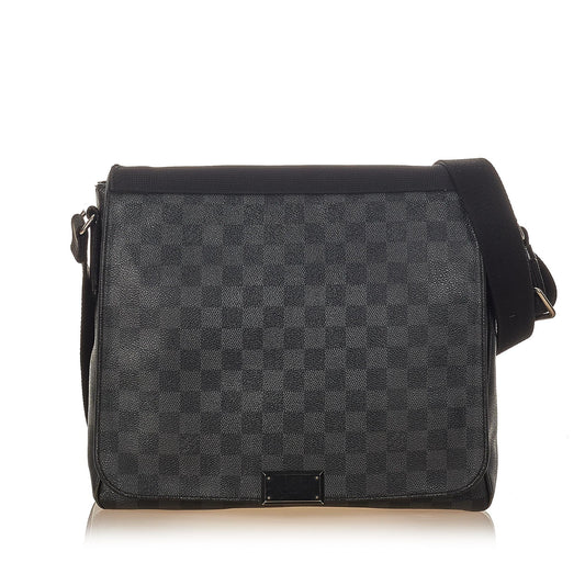 Louis Vuitton Damier Graphite District MM (SHG-26025)