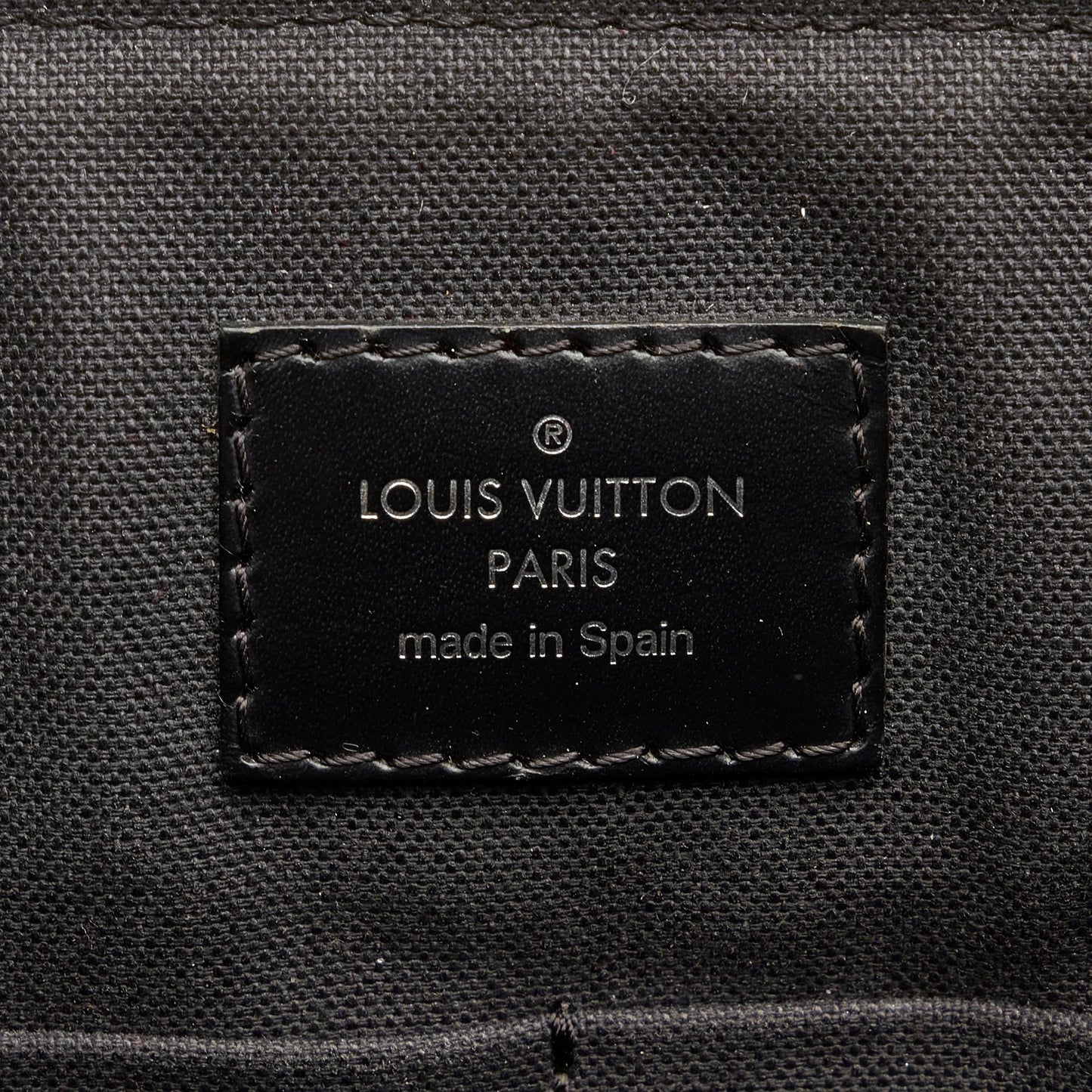 Louis Vuitton Damier Graphite District MM (SHG-26025)