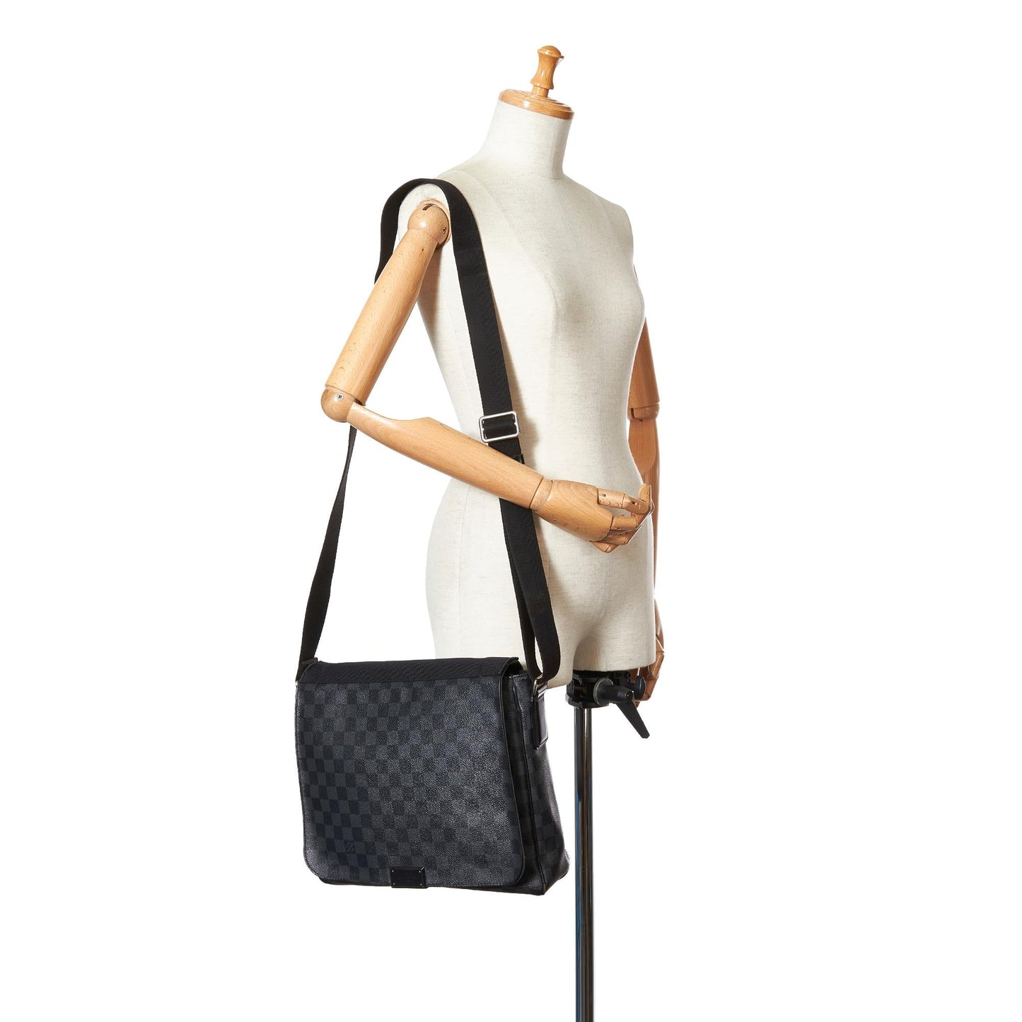 Louis Vuitton Damier Graphite District MM (SHG-26025)