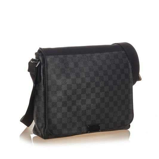 Louis Vuitton Damier Graphite District MM (SHG-26025)