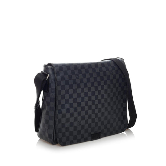 Louis Vuitton Damier Graphite District MM (SHG-29868)
