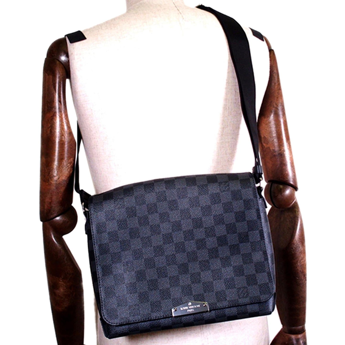 Louis Vuitton Damier Graphite District PM (SHG-ZQs9bk)