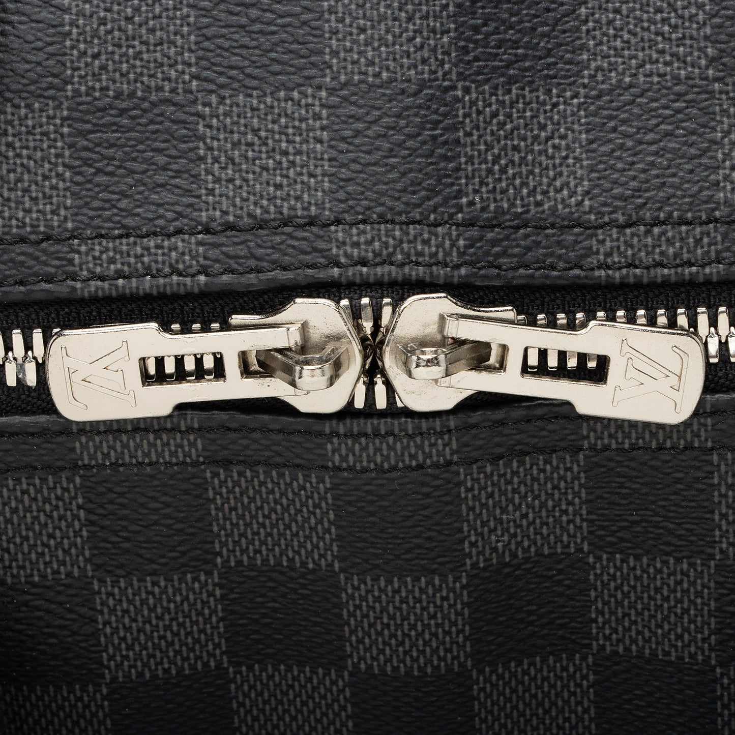 Louis Vuitton Damier Graphite Keepall Bandouliere 55 Duffel Bag (SHF-22704)