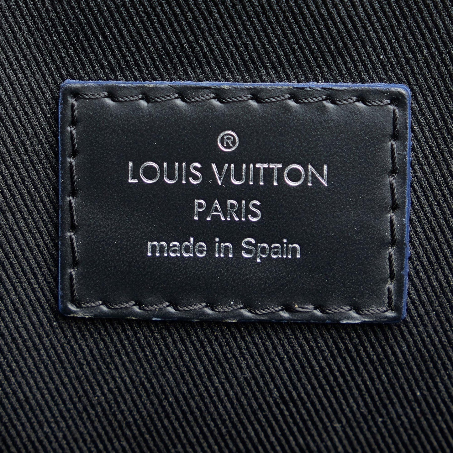 Louis Vuitton Damier Graphite Maps District Messenger PM (SHG-hww2u4)