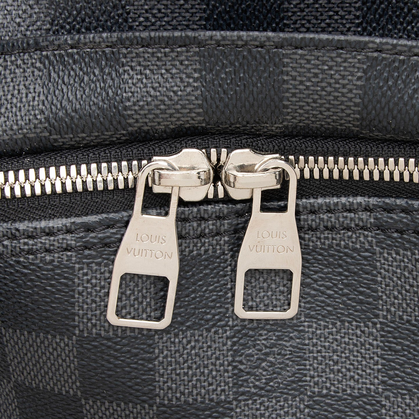 Louis Vuitton Damier Graphite Michael Backpack (SHF-xOritr)