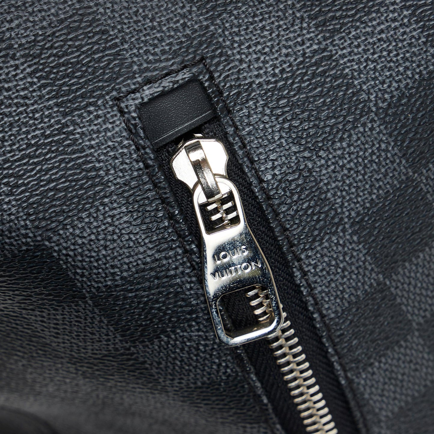 Louis Vuitton Damier Graphite Mick MM (SHG-kYuAh2)