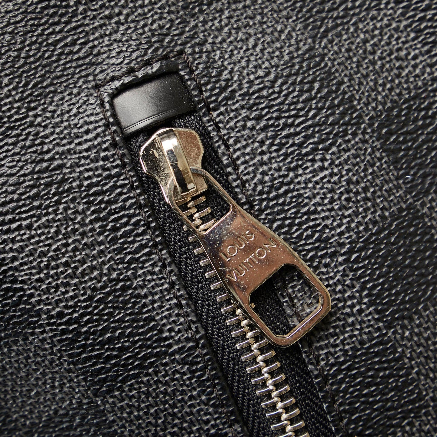 Louis Vuitton Damier Graphite Mick MM (SHG-k009tb)