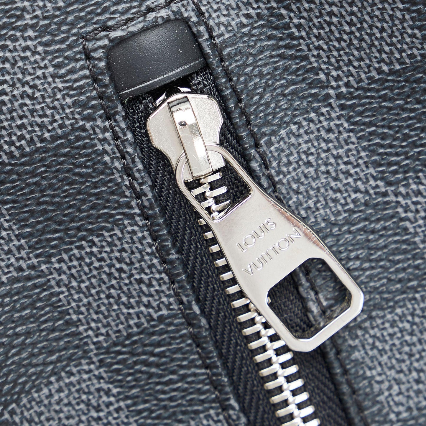 Louis Vuitton Damier Graphite Mick PM (SHG-vZOptB)