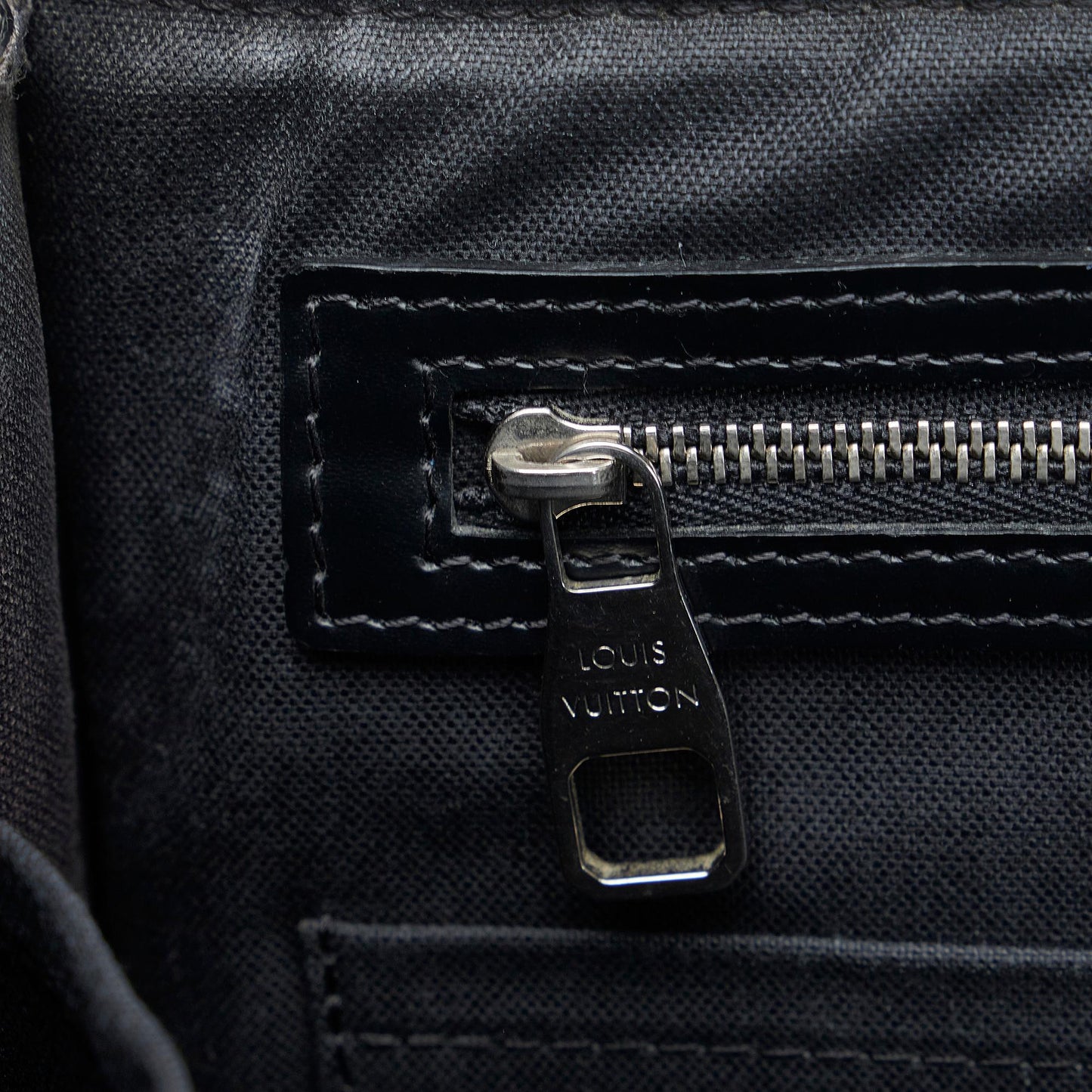 Louis Vuitton Damier Graphite Poche-Documents Portfolio (SHG-Eu0GUn)