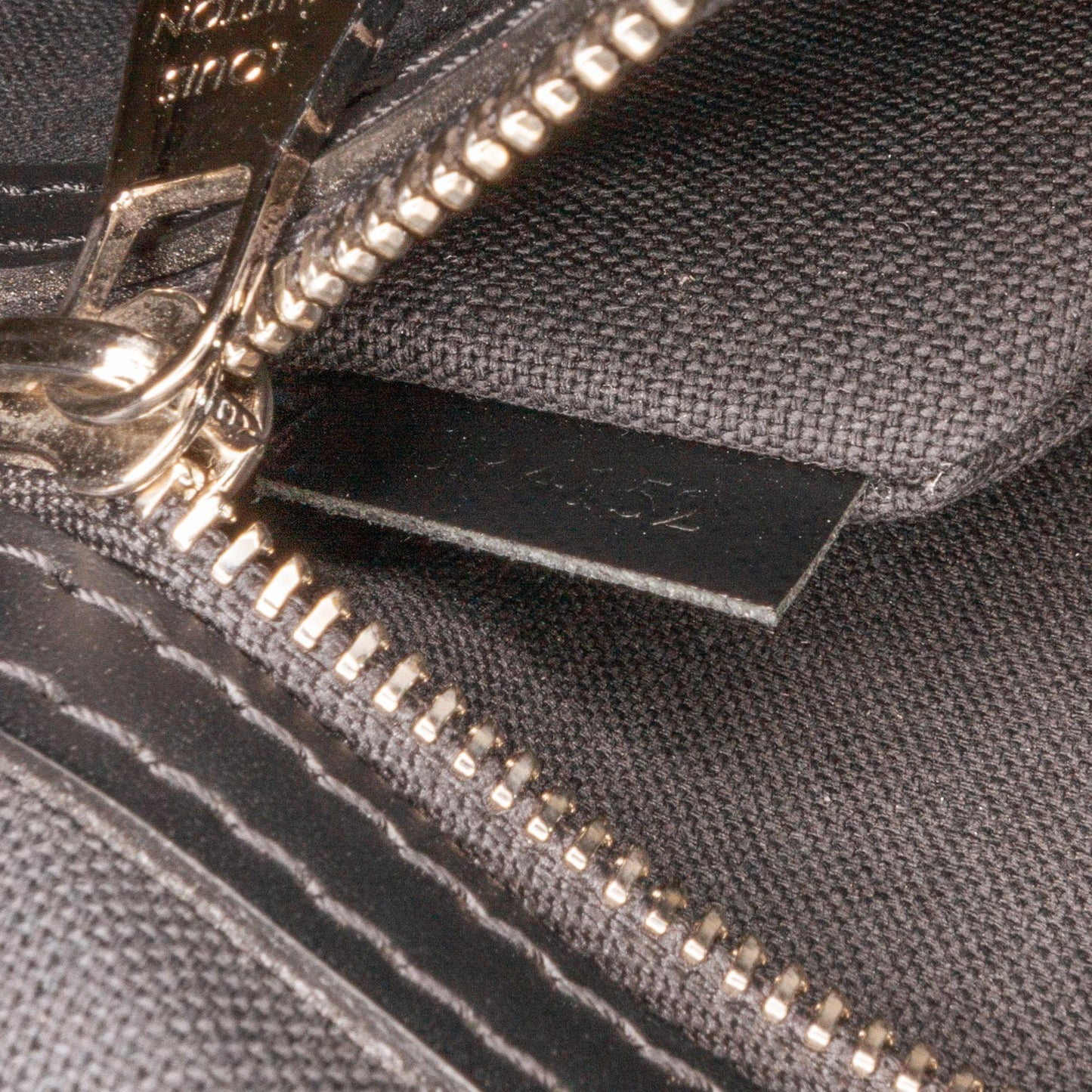Louis Vuitton Damier Graphite Poche-Documents Portfolio (SHG-DDetDA)