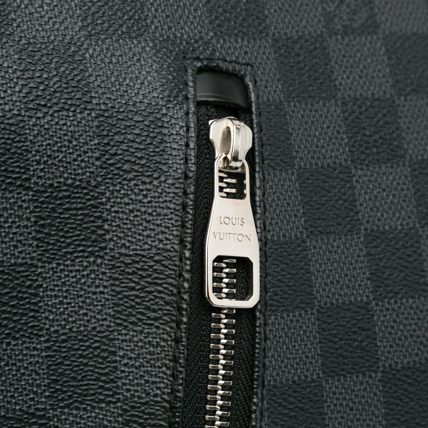 Louis Vuitton Damier Graphite Poche-Documents Portfolio (SHG-DDetDA)