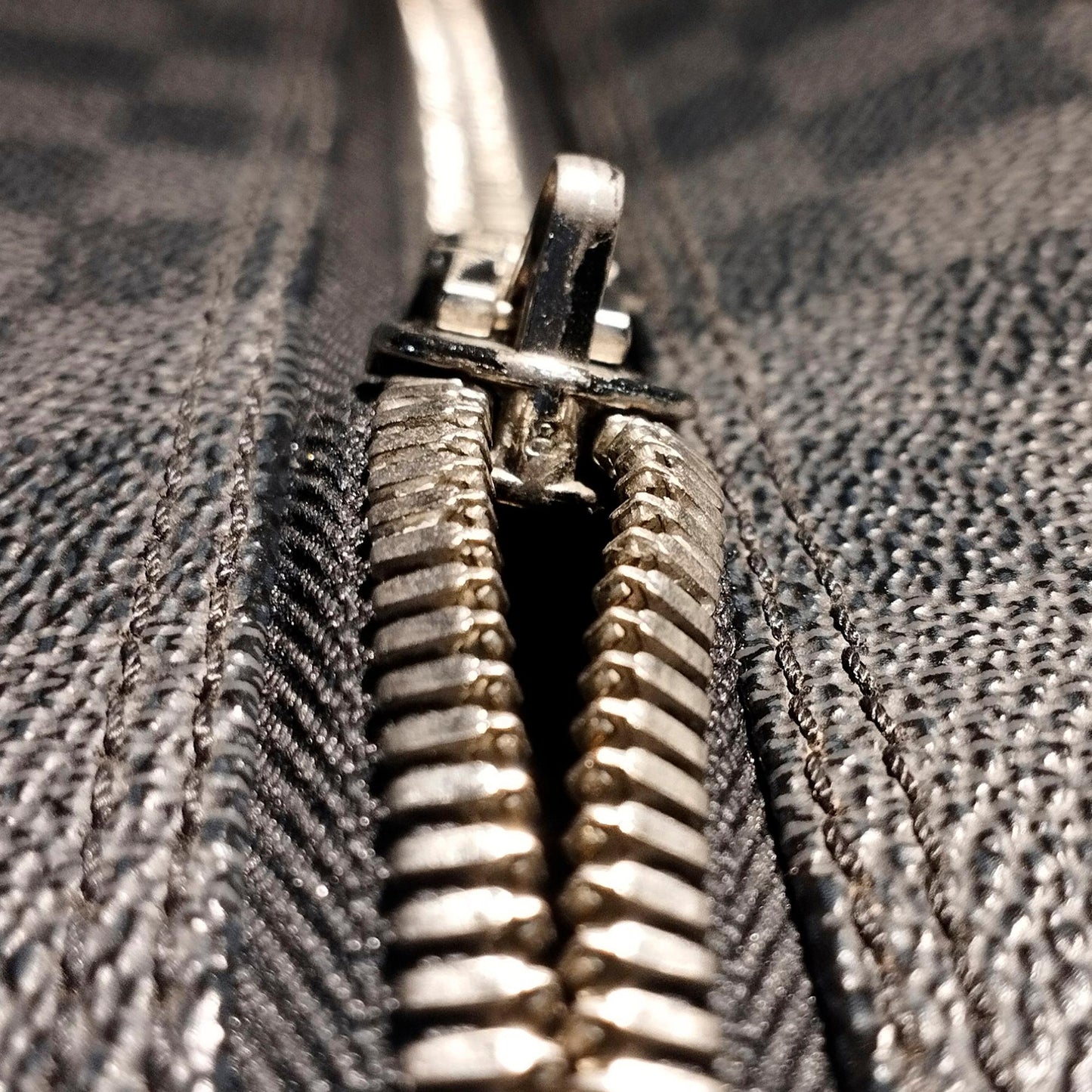 Louis Vuitton Damier Graphite Porte Documents Voyage PM (SHG-37034)