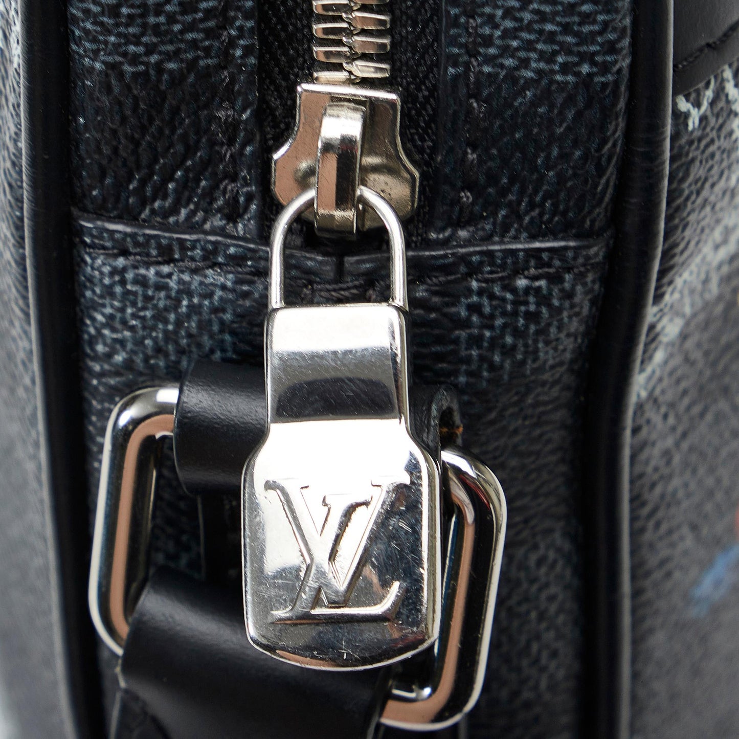 Louis Vuitton Damier Graphite Renaissance Map Danube Slim PM (SHG-S0NaGJ)