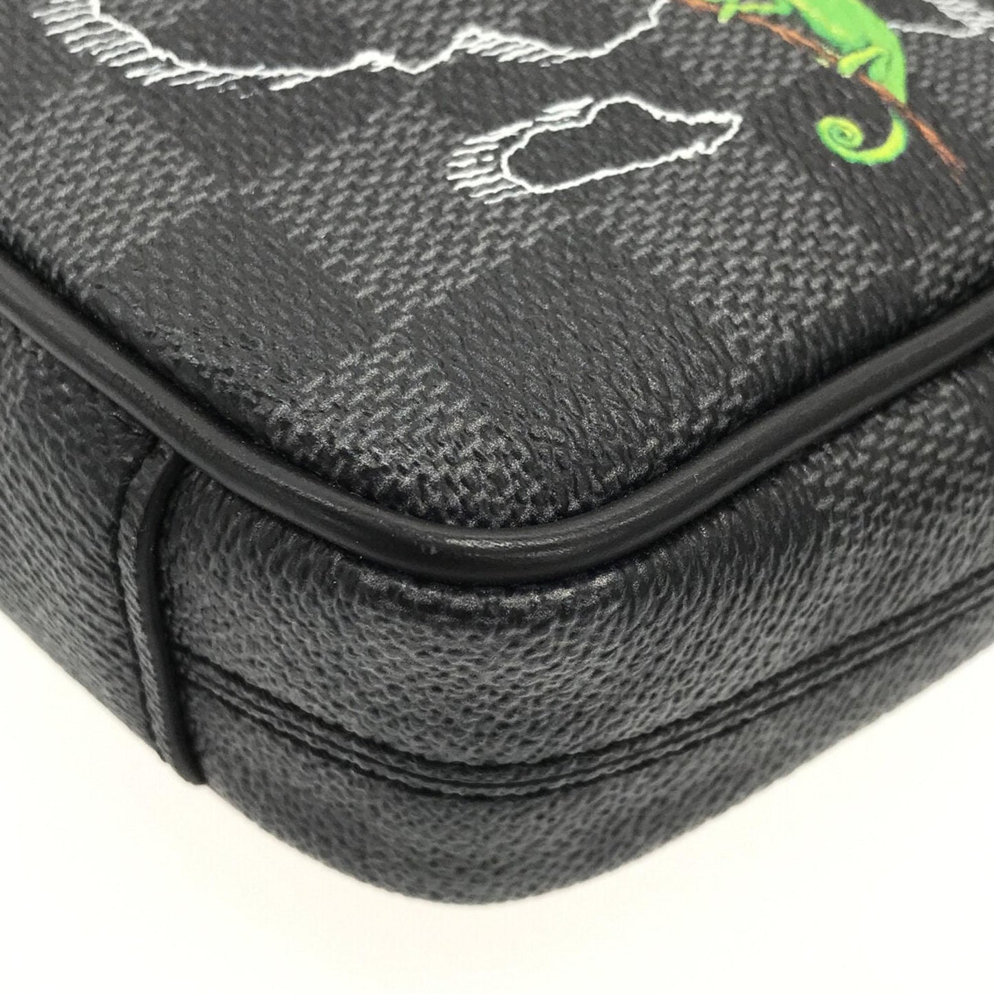 Louis Vuitton Damier Graphite Renaissance Map Danube Slim PM (SHG-tKOEzs)