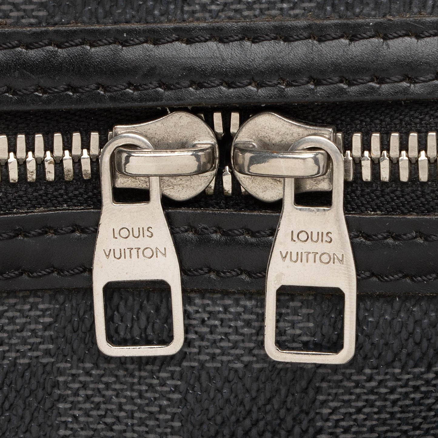 Louis Vuitton Damier Graphite Sac Leoh Messenger