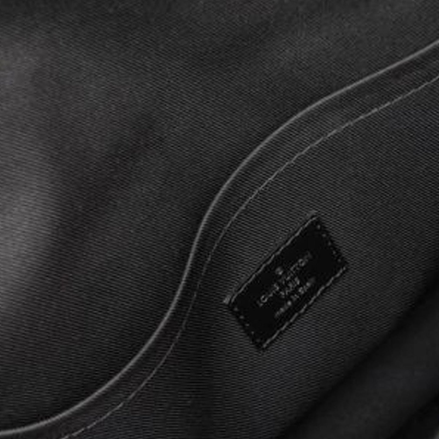Louis Vuitton Damier Graphite Studio Messenger Bag (SHG-CyqvqX)