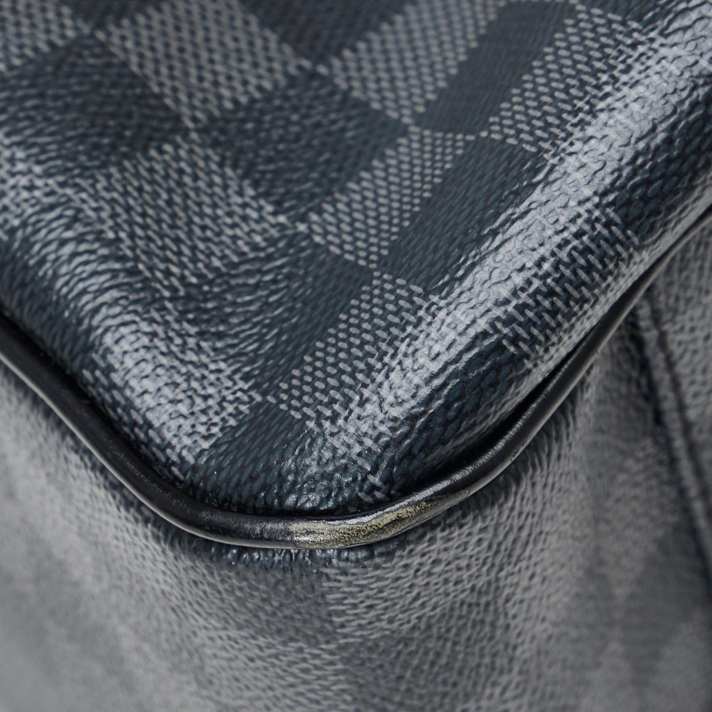 Louis Vuitton Damier Graphite Tadao PM (SHG-Ptb3QR)