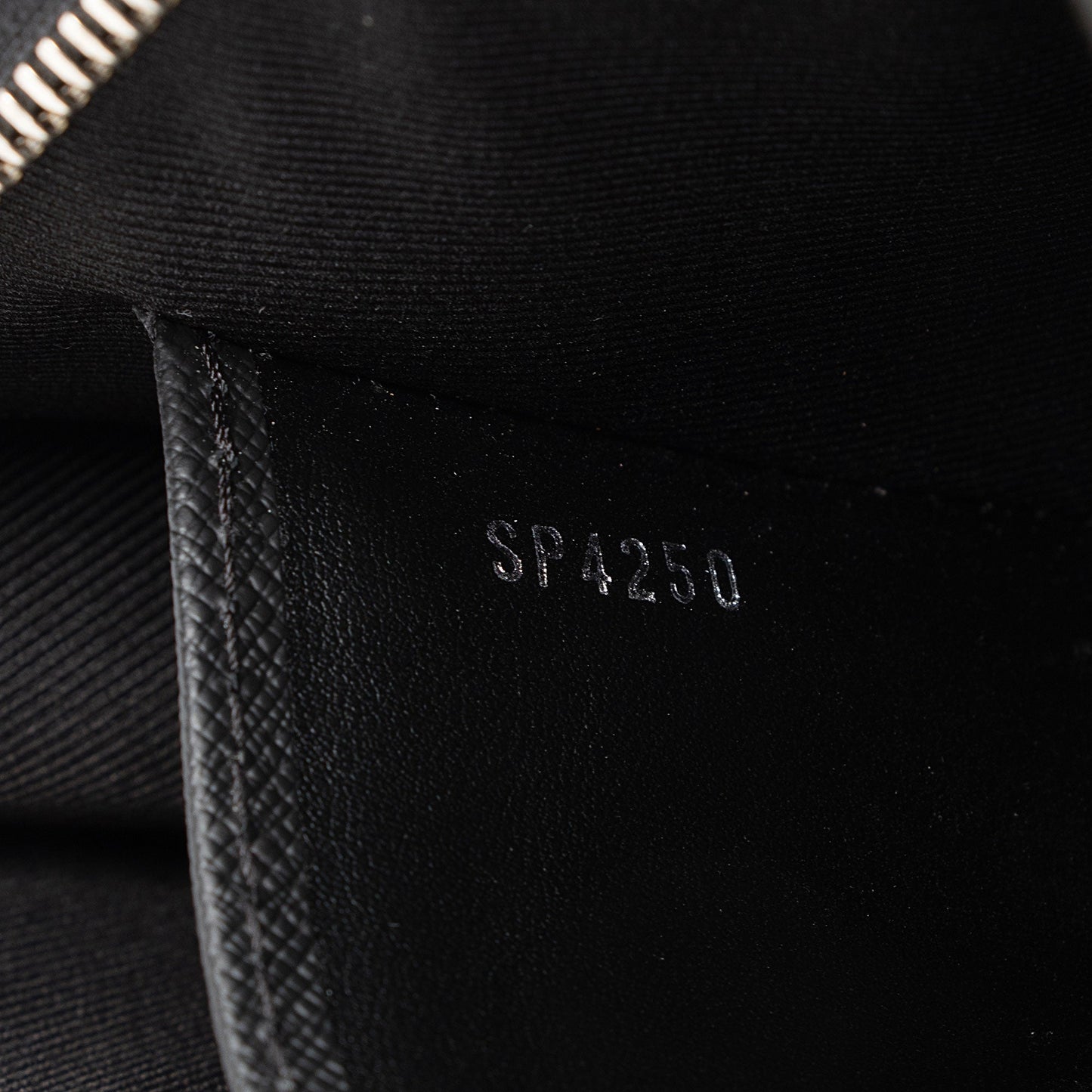 Louis Vuitton Damier Graphite Voyage MM Pochette (SHF-sHbFfl)