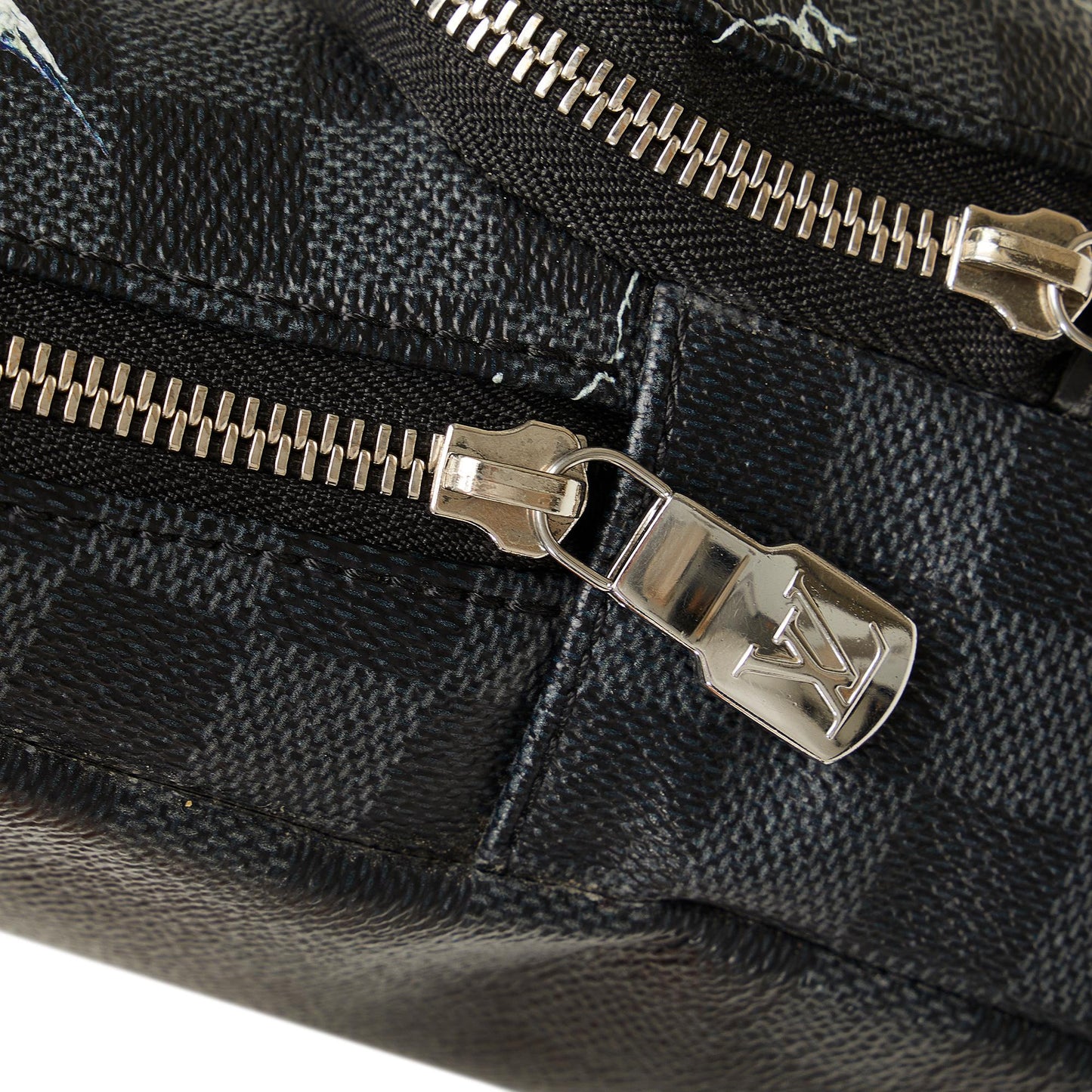 Louis Vuitton Damier Graphite World Map Avenue Sling (SHG-W0b33r)