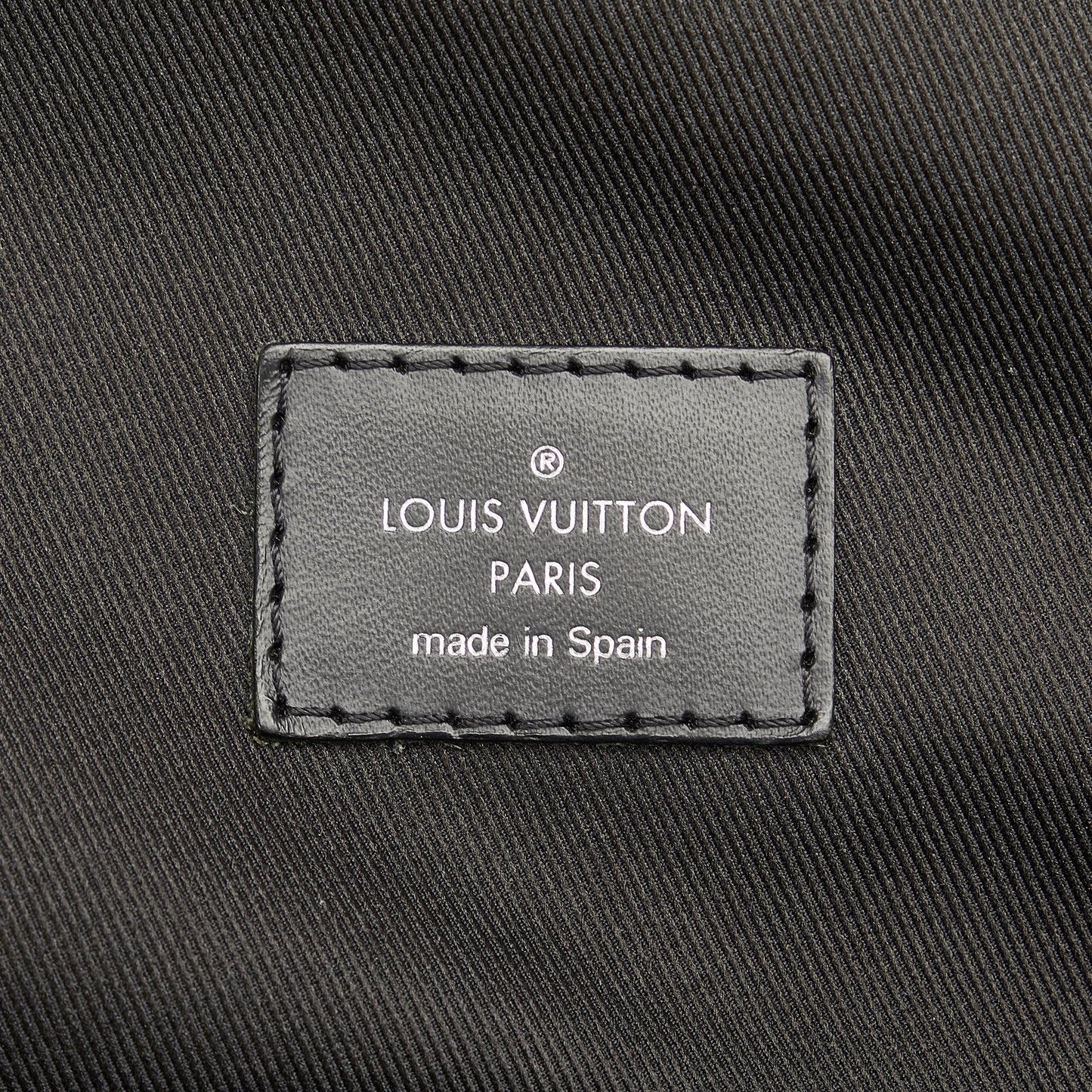 Louis Vuitton Damier Graphite World Map Avenue Sling (SHG-W0b33r)