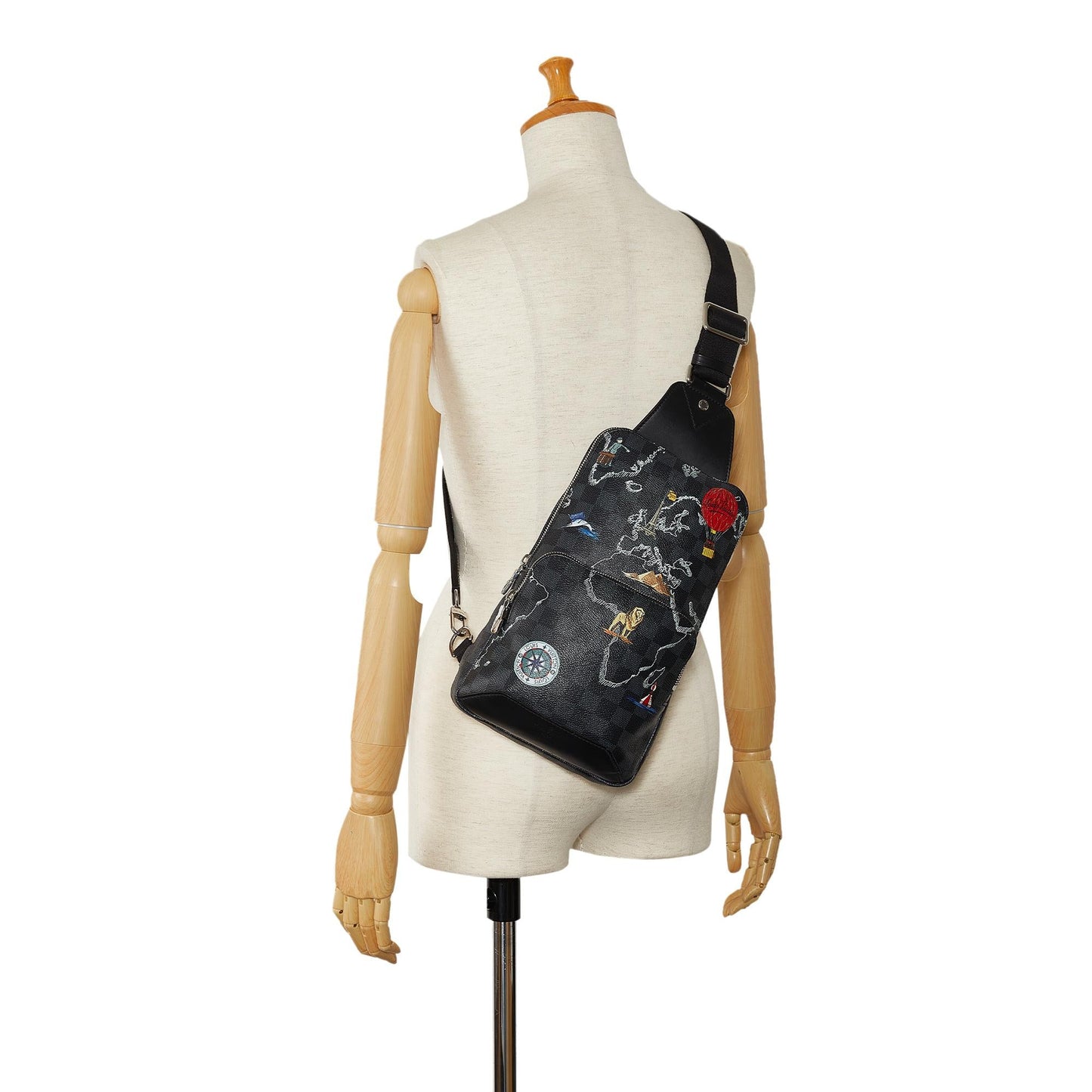 Louis Vuitton Damier Graphite World Map Avenue Sling (SHG-W0b33r)