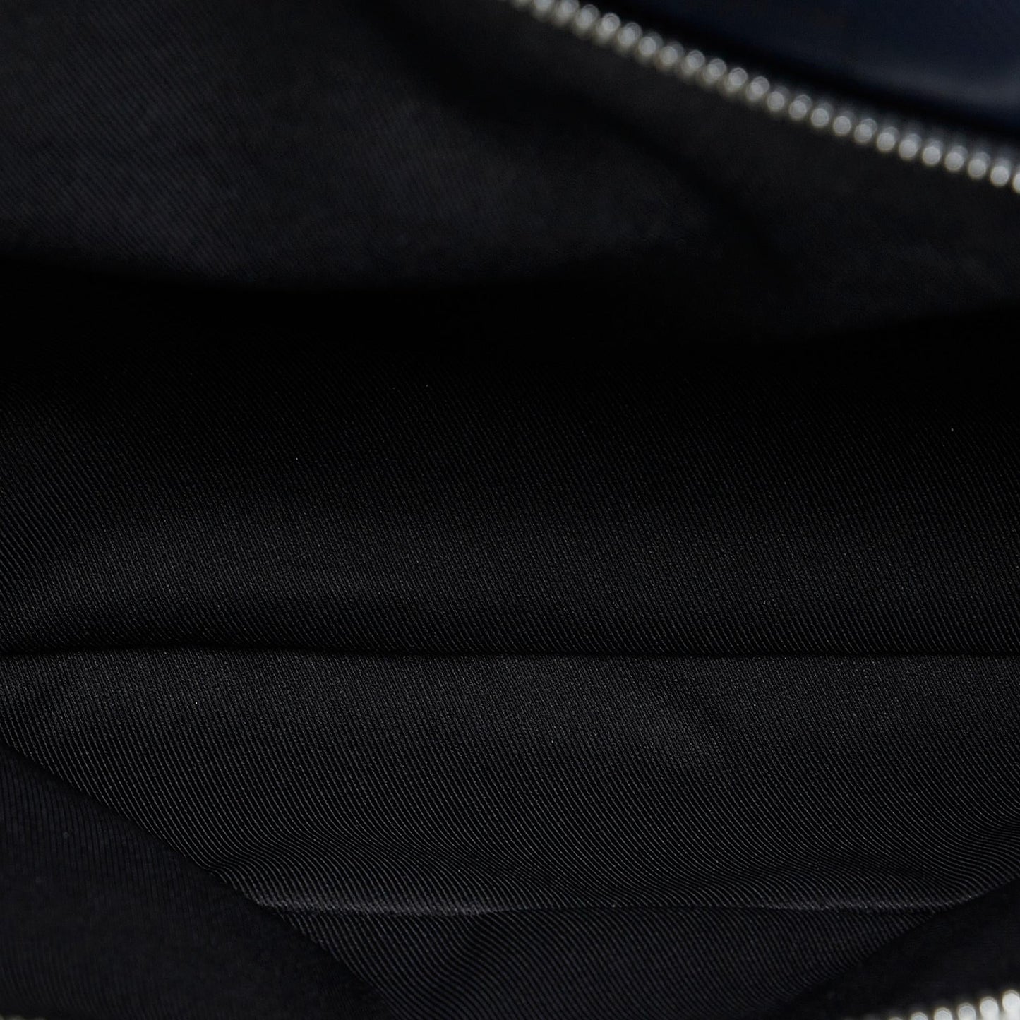Louis Vuitton Damier Infini Avenue Backpack (SHG-wDP3YN)